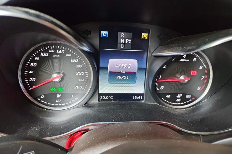 Used Mercedes-Benz GLC 2019 GLC 260 L 4MATIC Dynamic Model Odometer Close Up