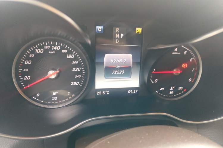 Used Mercedes-Benz GLC 2019 Facelift GLC 260 L 4MATIC Luxury Model Odometer Close Up
