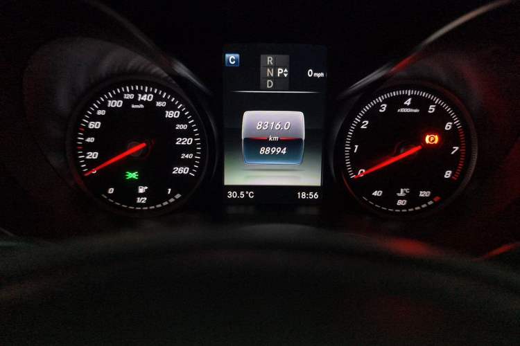 Used Mercedes-Benz GLC 2019 GLC 260 L 4MATIC Dynamic Model Odometer Close Up