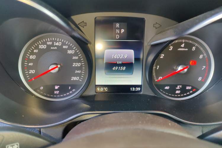 Used Mercedes-Benz GLC 2019 GLC 300 L 4MATIC Dynamic Model Odometer Close Up