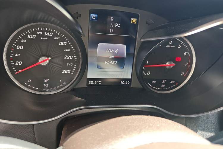 Used Mercedes-Benz GLC 2019 GLC 200 L 4MATIC Odometer Close Up