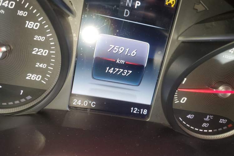 Used Mercedes-Benz GLC 2019 GLC 260 L 4MATIC Luxury Model Odometer Close Up