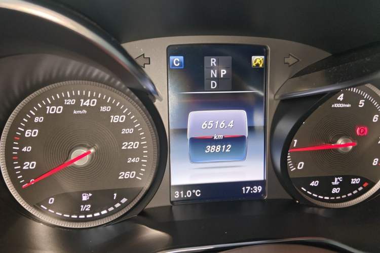 Used Mercedes-Benz GLC 2019 Facelift GLC 260 L 4MATIC Luxury Model Odometer Close Up