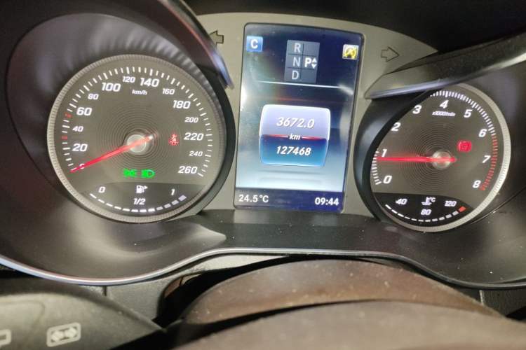Used Mercedes-Benz GLC 2019 GLC 300 L 4MATIC Dynamic Model Odometer Close Up