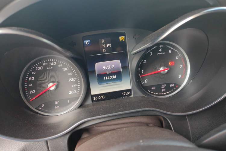 Used Mercedes-Benz GLC 2019 GLC 260 4MATIC Luxury Model Odometer Close Up
