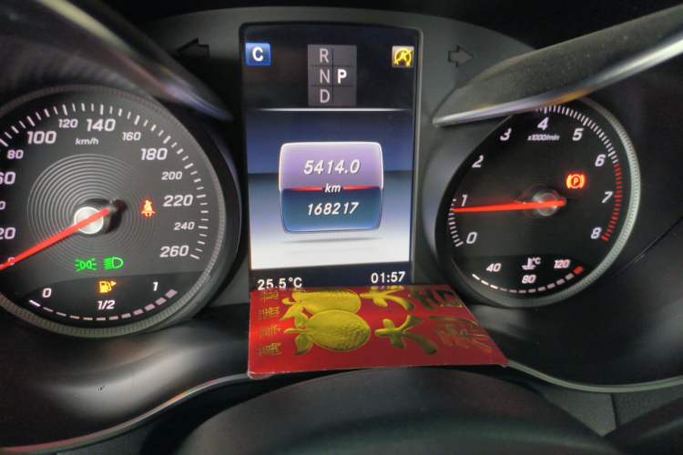 Used Mercedes-Benz GLC 2019 GLC 260 L 4MATIC Dynamic Model Odometer Close Up