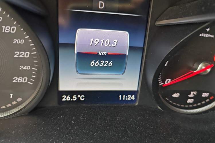 Used Mercedes-Benz GLC 2019 Facelift GLC 260 L 4MATIC Luxury Model Odometer Close Up
