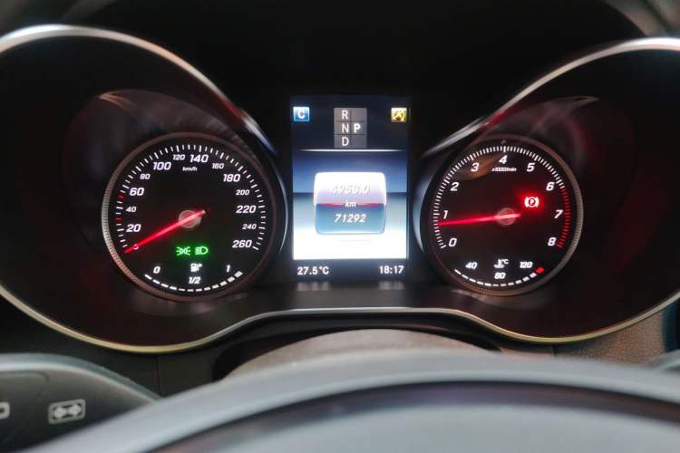 Used Mercedes-Benz GLC 2019 GLC 200 L 4MATIC Odometer Close Up