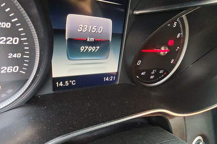 Used Mercedes-Benz GLC 2019 Facelift GLC 300 L 4MATIC Luxury Model Odometer Close Up