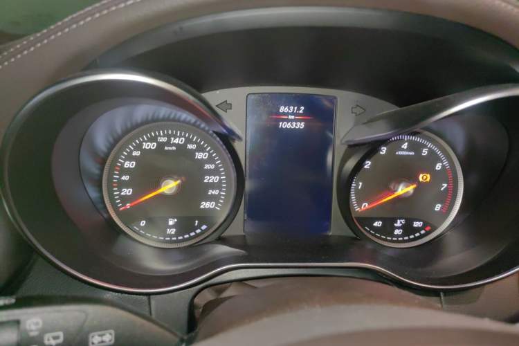 Used Mercedes-Benz GLC 2019 GLC 260 L 4MATIC Dynamic Model Odometer Close Up