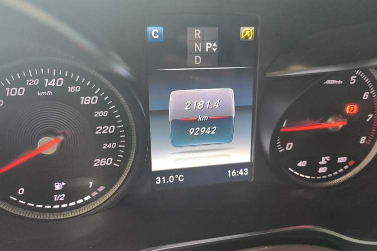 Used Mercedes-Benz GLC 2019 Facelift GLC 260 L 4MATIC Luxury Model Odometer Close Up