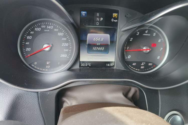 Used Mercedes-Benz GLC 2019 GLC 260 L 4MATIC Dynamic Model Odometer Close Up