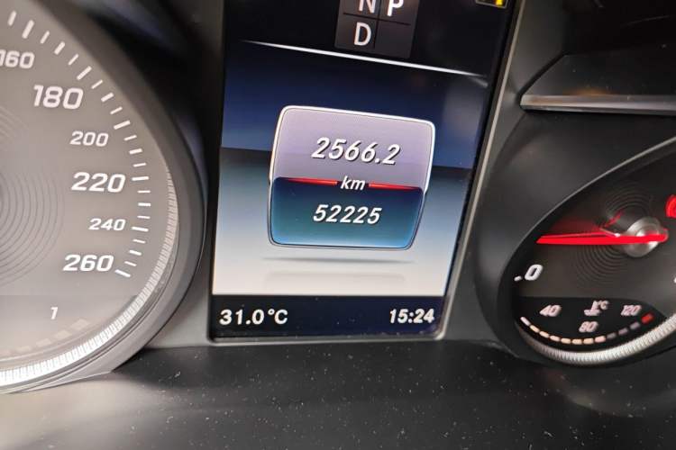 Used Mercedes-Benz GLC 2019 GLC 260 L 4MATIC Dynamic Model Odometer Close Up