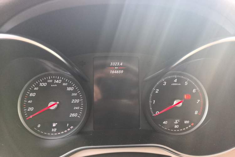 Used Mercedes-Benz GLC 2019 GLC 260 L 4MATIC Dynamic Model Odometer Close Up