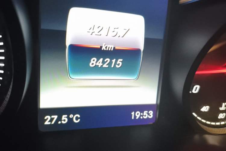 Used Mercedes-Benz GLC 2019 GLC 200 L 4MATIC Odometer Close Up