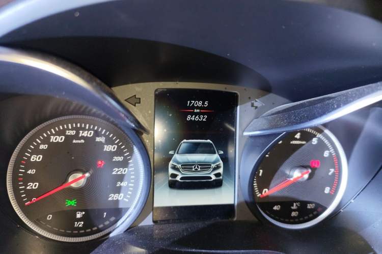 Used Mercedes-Benz GLC 2019 GLC 300 L 4MATIC Dynamic Model Odometer Close Up