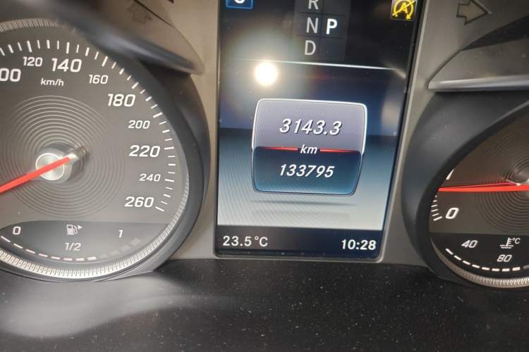 Used Mercedes-Benz GLC 2019 Facelift GLC 260 L 4MATIC Luxury Model Odometer Close Up