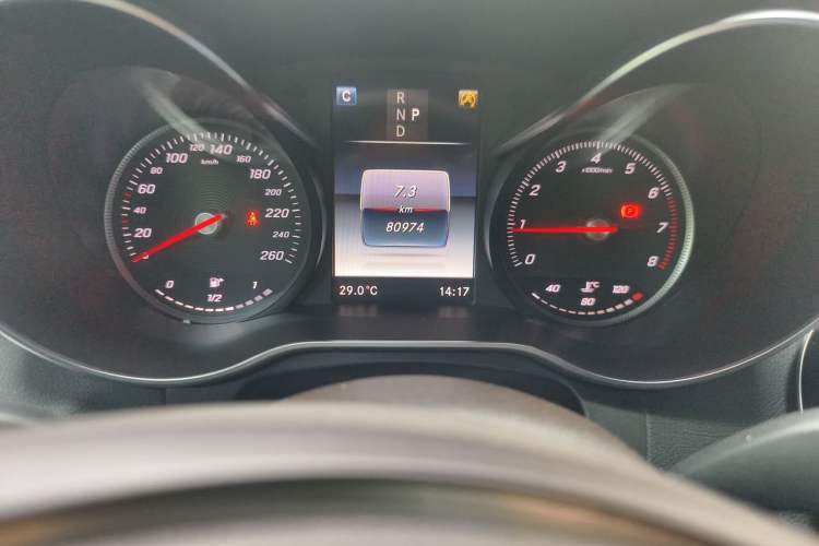 Used Mercedes-Benz GLC 2019 GLC 260 4MATIC Luxury Model Odometer Close Up