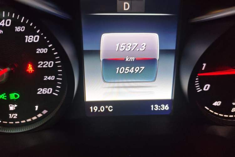 Used Mercedes-Benz GLC 2019 GLC 200 L 4MATIC Odometer Close Up