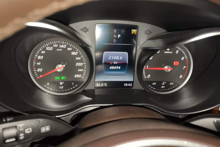Used Mercedes-Benz GLC 2019 Facelift GLC 260 L 4MATIC Luxury Model Odometer Close Up