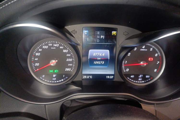 Used Mercedes-Benz GLC 2019 GLC 260 L 4MATIC Luxury Model Odometer Close Up