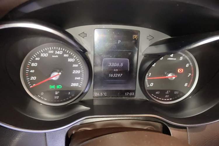 Used Mercedes-Benz GLC 2019 GLC 260 L 4MATIC Dynamic Model Odometer Close Up