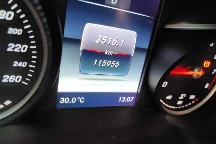 Used Mercedes-Benz GLC 2019 GLC 300 L 4MATIC Dynamic Model Odometer Close Up