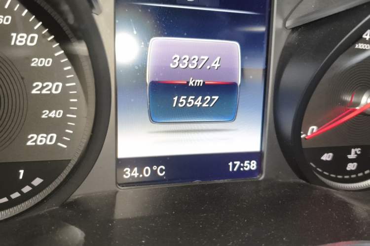 Used Mercedes-Benz GLC 2019 Refreshed GLC 300 L 4MATIC Dynamic Edition Odometer Close Up