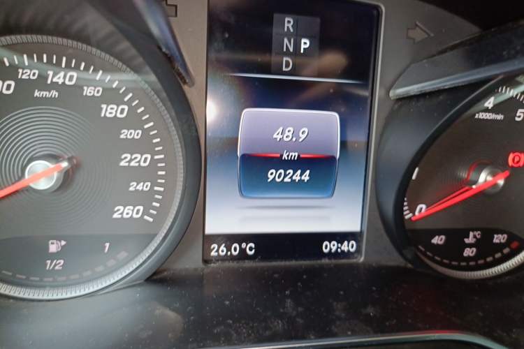 Used Mercedes-Benz GLC 2019 GLC 260 4MATIC Dynamic Edition Odometer Close Up