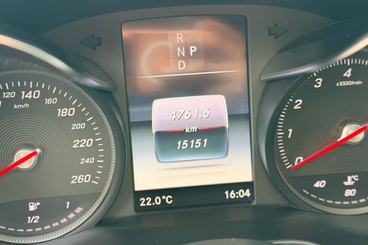 Used Mercedes-Benz GLC 2019 GLC 260 L 4MATIC Dynamic Model Odometer Close Up