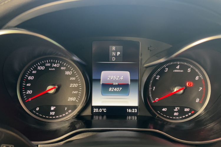 Used Mercedes-Benz GLC 2019 GLC 260 L 4MATIC Dynamic Model Odometer Close Up