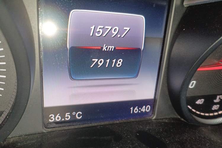 Used Mercedes-Benz GLC 2019 GLC 260 L 4MATIC Dynamic Model Odometer Close Up