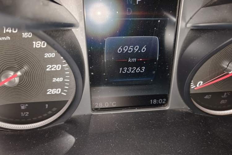 Used Mercedes-Benz GLC 2019 GLC 260 L 4MATIC Dynamic Model Odometer Close Up