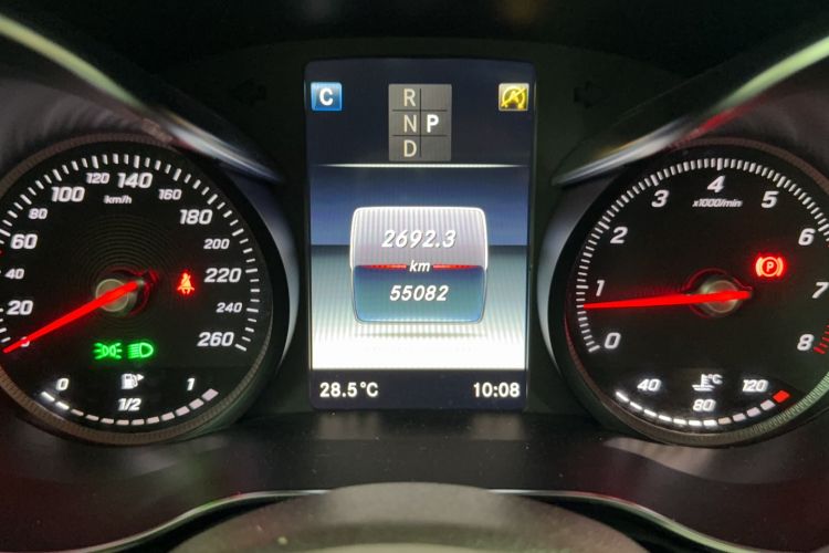 Used Mercedes-Benz GLC 2019 GLC 260 L 4MATIC Dynamic Model Odometer Close Up