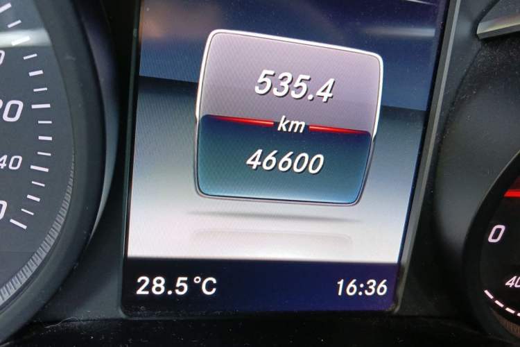 Used Mercedes-Benz GLC 2019 GLC 260 L 4MATIC Dynamic Model Odometer Close Up