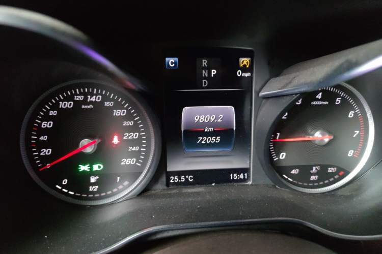 Used Mercedes-Benz GLC 2019 GLC 200 L 4MATIC Odometer Close Up