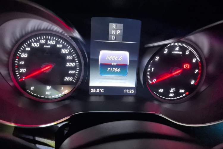 Used Mercedes-Benz GLC 2019 GLC 260 L 4MATIC Luxury Model Odometer Close Up