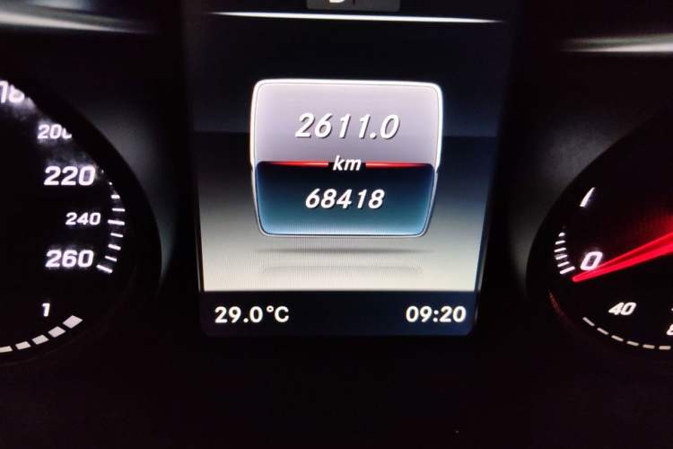 Used Mercedes-Benz GLC 2019 GLC 200 4MATIC Odometer Close Up