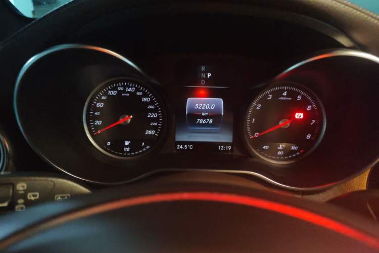 Used Mercedes-Benz GLC 2019 GLC 260 L 4MATIC Dynamic Model Odometer Close Up