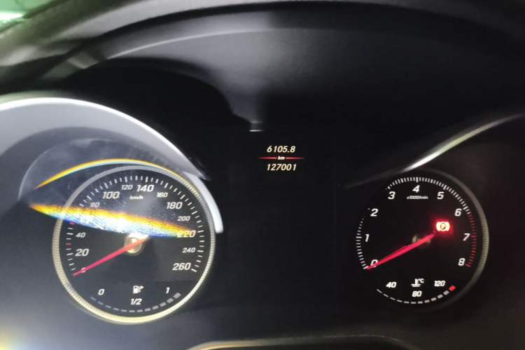 Used Mercedes-Benz GLC 2019 GLC 260 L 4MATIC Dynamic Model Odometer Close Up