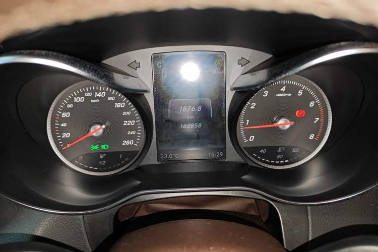 Used Mercedes-Benz GLC 2019 GLC 260 4MATIC Dynamic Edition Odometer Close Up