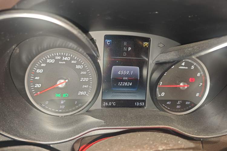 Used Mercedes-Benz GLC 2019 GLC 260 L 4MATIC Dynamic Model Odometer Close Up