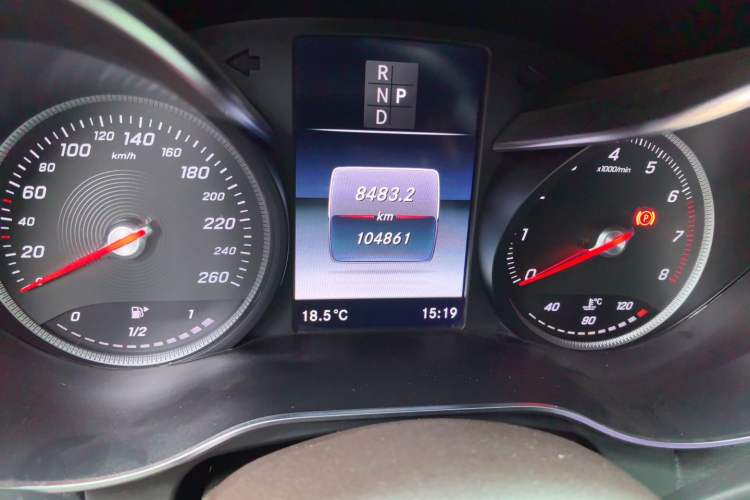 Used Mercedes-Benz GLC 2019 GLC 200 L 4MATIC Odometer Close Up