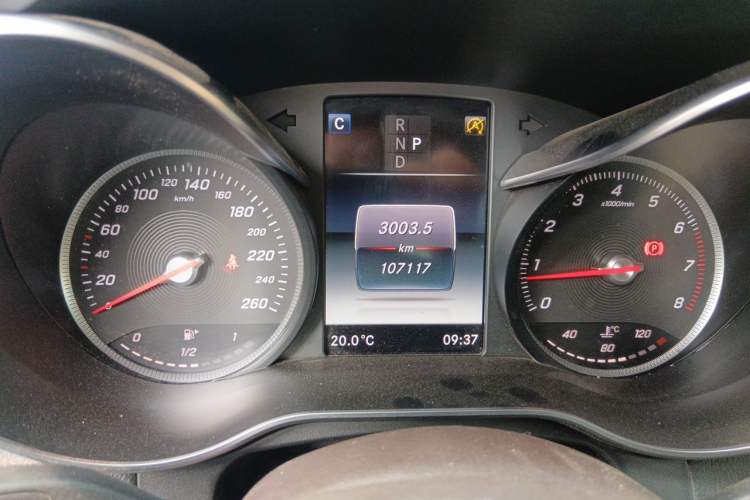 Used Mercedes-Benz GLC 2019 Facelift GLC 260 L 4MATIC Luxury Model Odometer Close Up