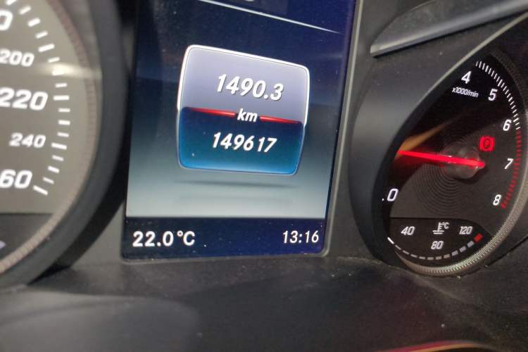 Used Mercedes-Benz GLC 2019 GLC 200 L 4MATIC Odometer Close Up