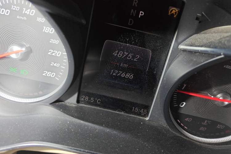 Used Mercedes-Benz GLC 2019 GLC 260 L 4MATIC Dynamic Model Odometer Close Up