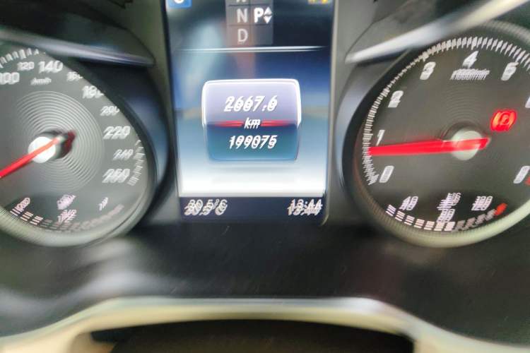 Used Mercedes-Benz GLC 2019 Facelift GLC 260 L 4MATIC Luxury Model Odometer Close Up