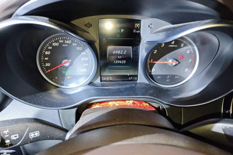 Used Mercedes-Benz GLC 2019 GLC 260 L 4MATIC Dynamic Model Odometer Close Up