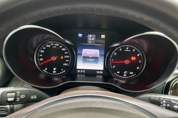 Used Mercedes-Benz GLC 2019 GLC 260 L 4MATIC Dynamic Model Odometer Close Up