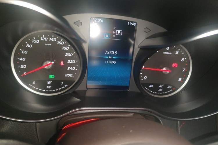 Used Mercedes-Benz GLC 2019 GLC 260 L 4MATIC Dynamic Model Odometer Close Up